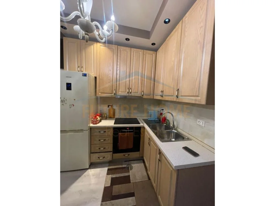 Tirane, jepet me qera apartament 2+1 Kati 4, 90 m² 1.000 € (Kopeshti Zoologjik)