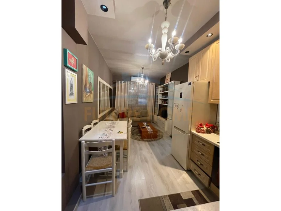 Tirane, jepet me qera apartament 2+1 Kati 4, 90 m² 1.000 € (Kopeshti Zoologjik)