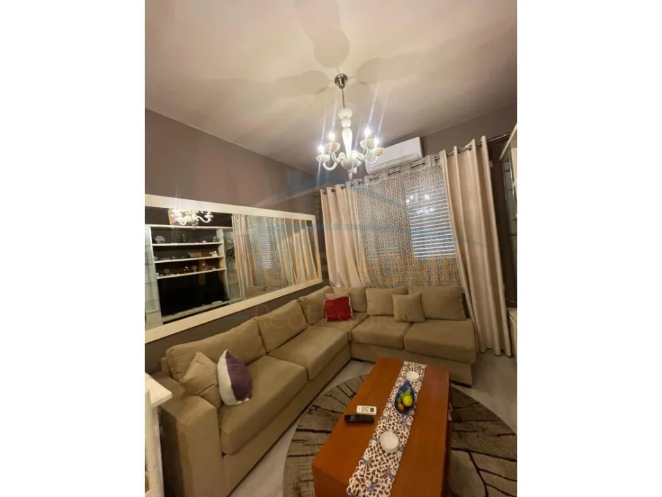 Tirane, jepet me qera apartament 2+1 Kati 4, 90 m² 1.000 € (Kopeshti Zoologjik)