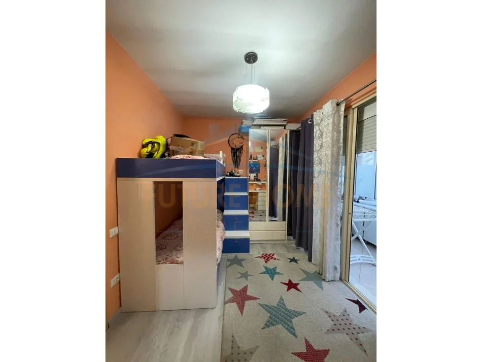 Tirane, jepet me qera apartament 2+1 Kati 4, 90 m² 1.000 € (Kopeshti Zoologjik)