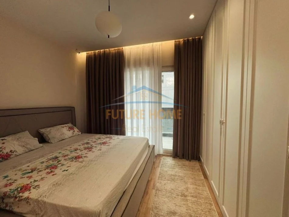 Tirane, shitet apartament 1+1+Ballkon Kati 4, 74 m² 155.000 € (Rruga 5 Maj)