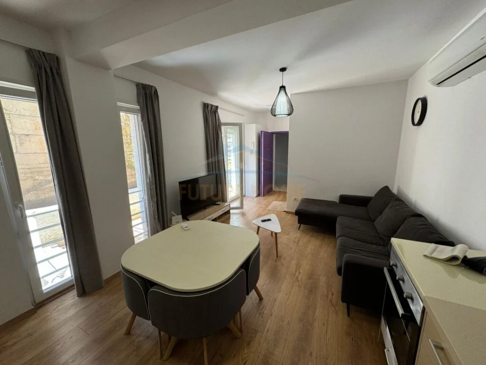 Tirane, shitet apartament 1+1+Ballkon Kati 2, 55 m² 100.000 € (kodra e diellit 2)