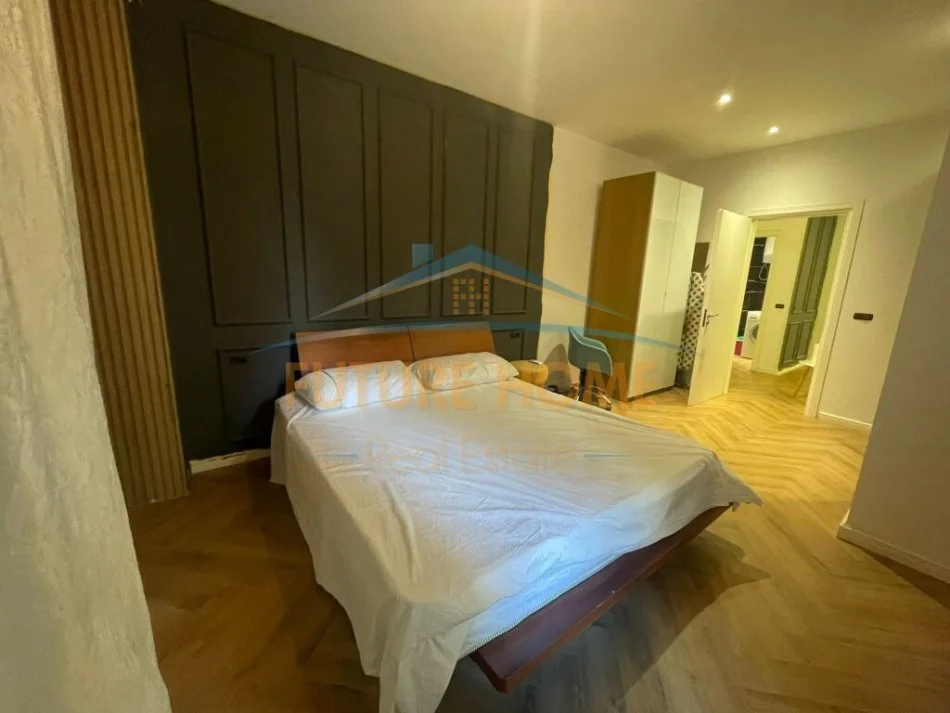 Tirane, shes apartament duplex 2+1 Kati 0, 112 m² 280.000 € (myslym shyri)