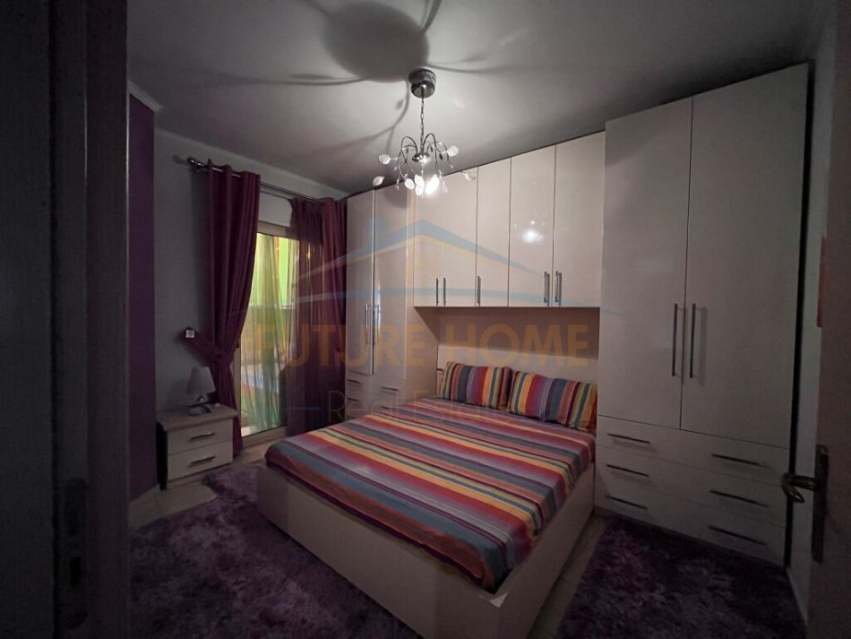 Tirane, jepet me qera apartament 2+1 Kati 4, 90 m² 800 € (Rruga e Barrikadave)
