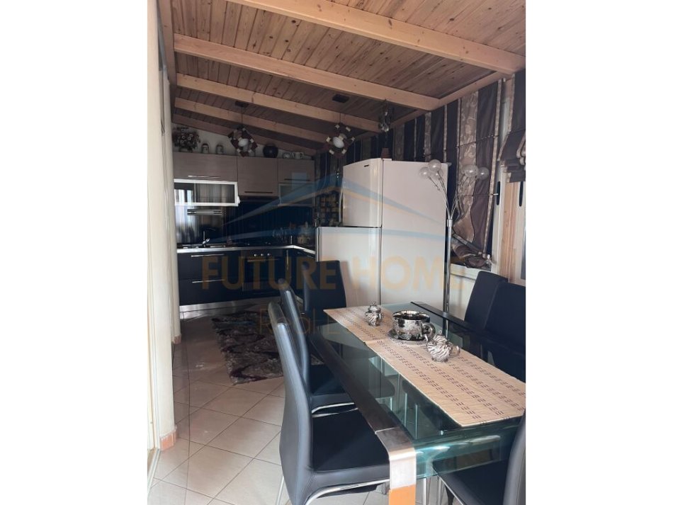 Tirane, jepet me qera apartament 2+1 Kati 4, 90 m² 800 € (Rruga e Barrikadave)