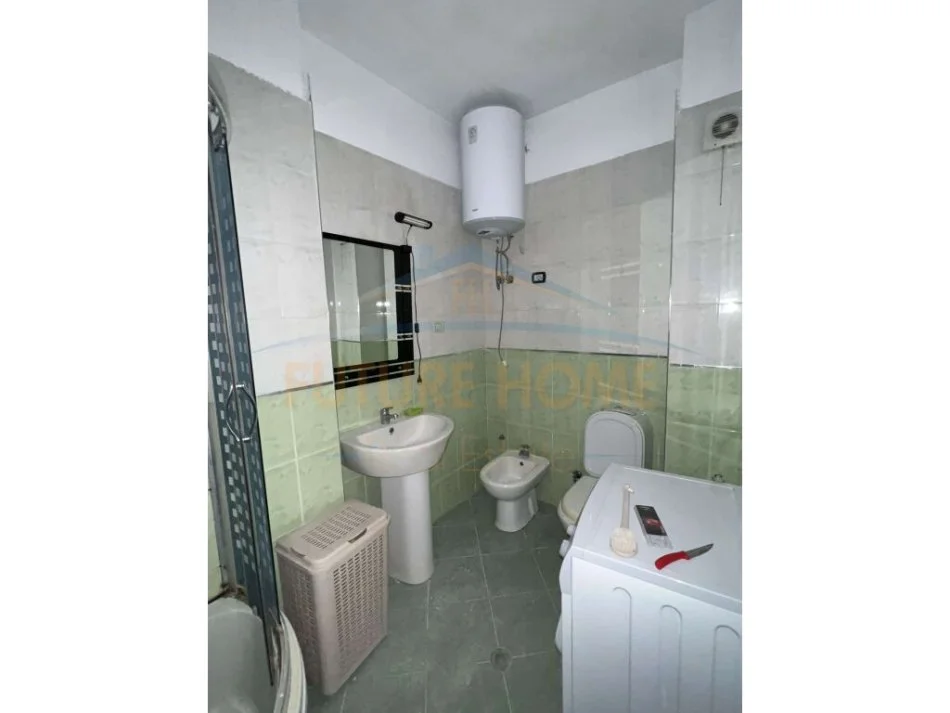 Tirane, jepet me qera apartament 1+1+Ballkon Kati 3, 86 m² 300 € (Misto Mame)