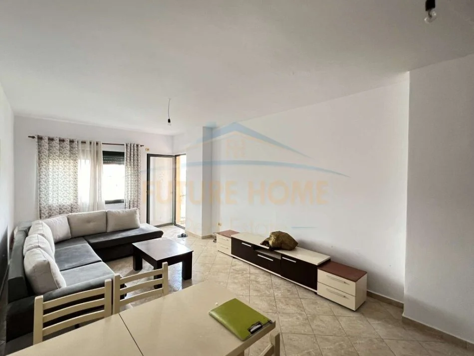Tirane, jepet me qera apartament 1+1+Ballkon Kati 3, 86 m² 300 € (Misto Mame)