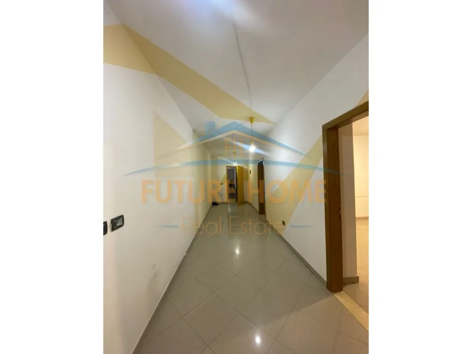 Tirane, shitet apartament 5+1 Kati 2, 156 m² 210.000 € (Rruga e Elbasanit)