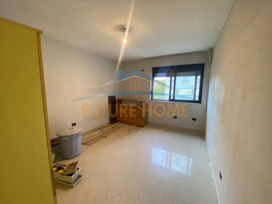 Tirane, shitet apartament 5+1 Kati 2, 156 m² 210.000 € (Rruga e Elbasanit)