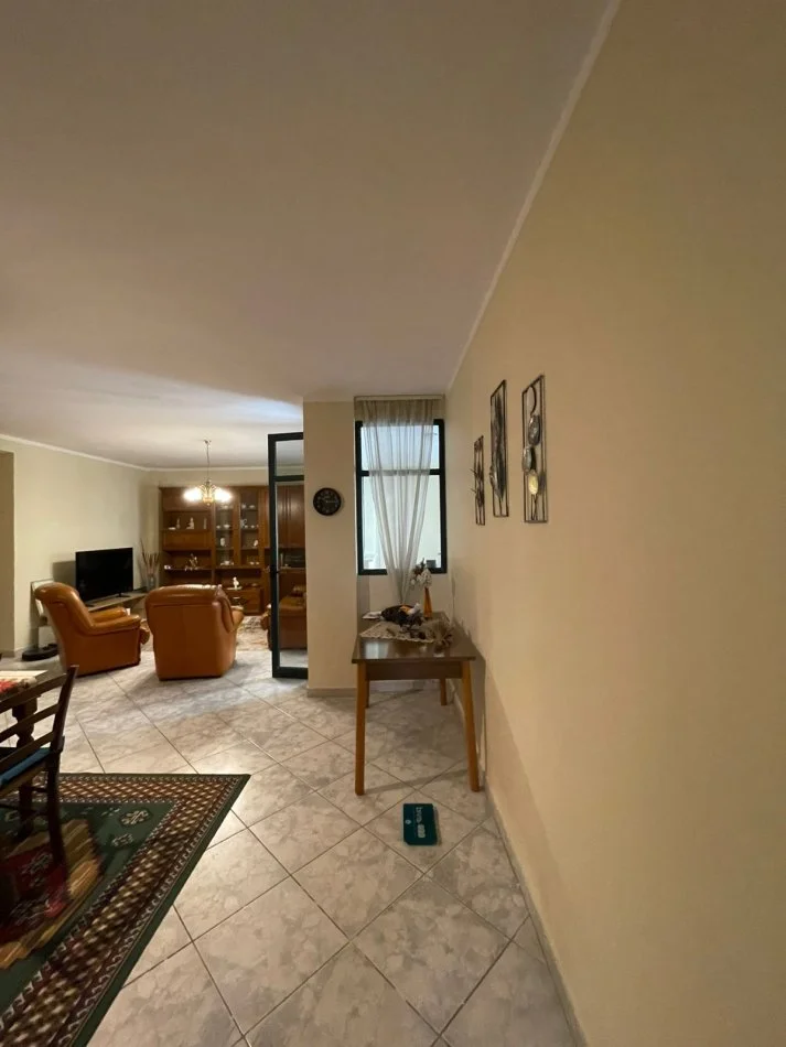 Durres, jepet me qera apartament 3+1+Ballkon Kati 2, 115 m² 750 € 