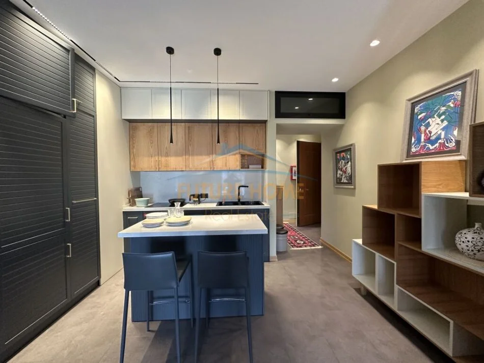 Tirane, jepet me qera apartament 1+1 , 73 m² 900 € (Kompleksi Delijorgji)