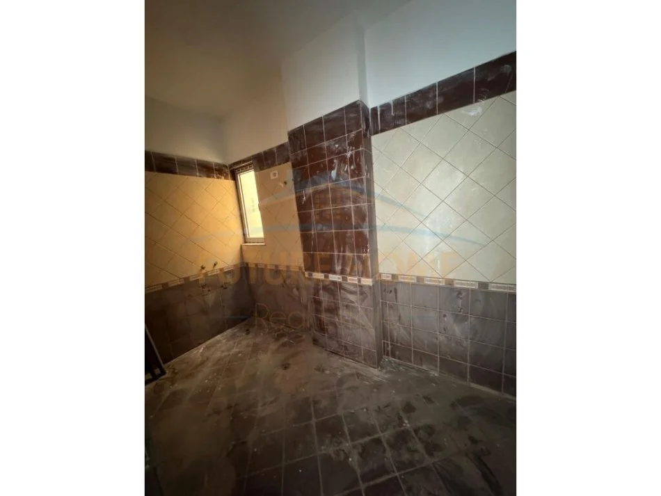 Tirane, shitet apartament 1+1+Ballkon , 57 m² 53.000 € tek Fresku (rruga e Thesarit)