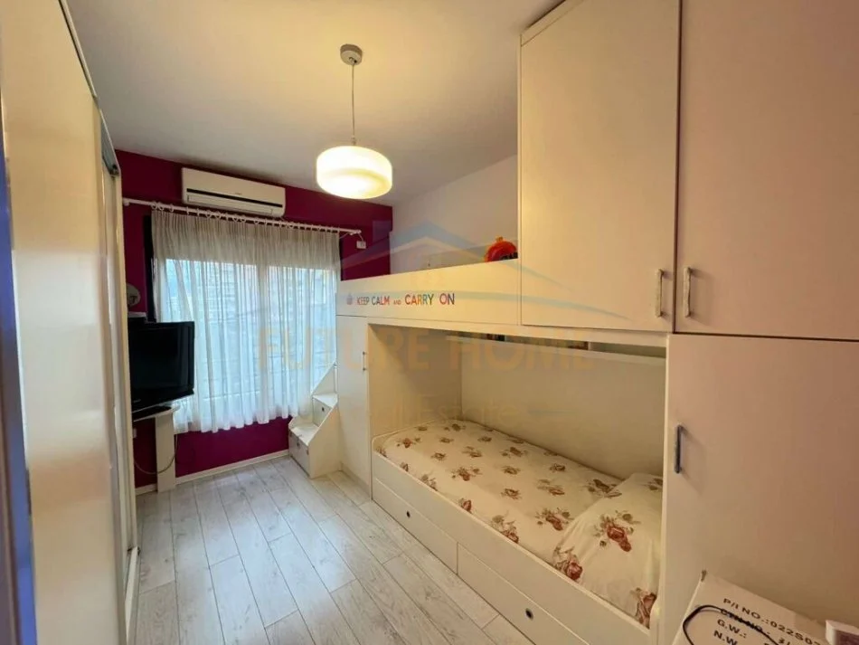 Tirane, shitet apartament 2+1+Ballkon Kati 2, 93 m² 125.000 € (Yzberisht)