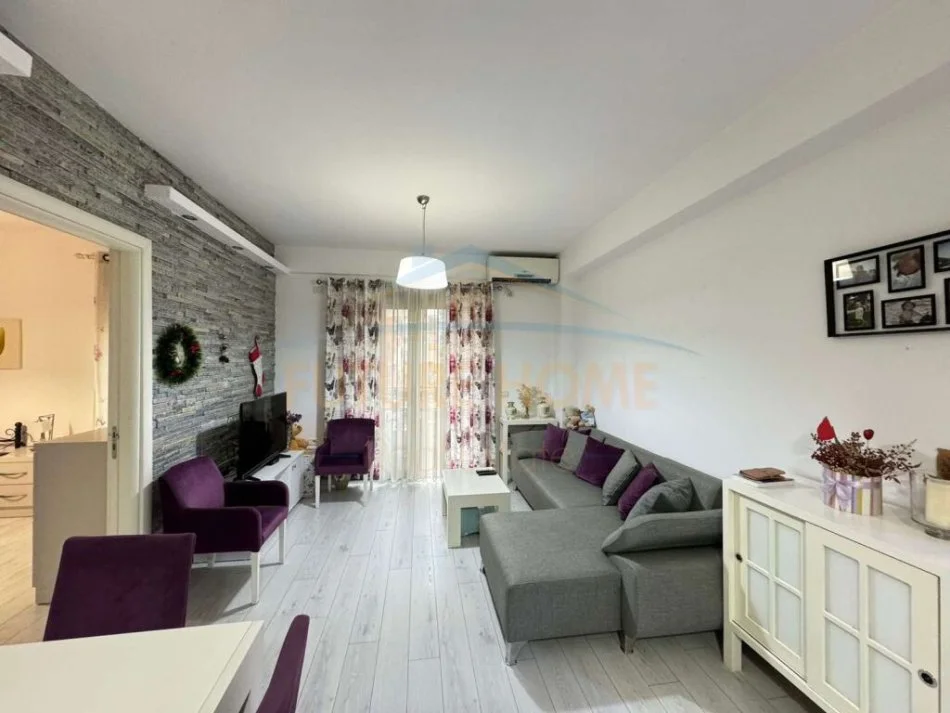 Tirane, shitet apartament 2+1+Ballkon Kati 2, 93 m² 125.000 € (Yzberisht)