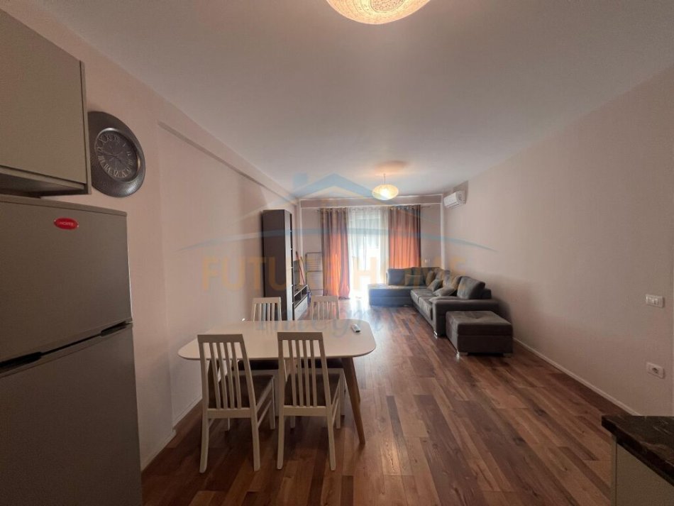 Tirane, jepet me qera apartament 1+1 Kati 4, 70 m² 600 € (Dritan Hoxha)