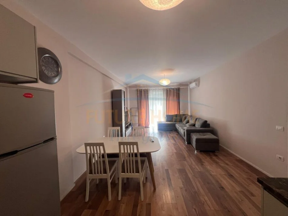 Tirane, jepet me qera apartament 1+1+Ballkon Kati 4, 70 m² 600 € (dritan hoxha)