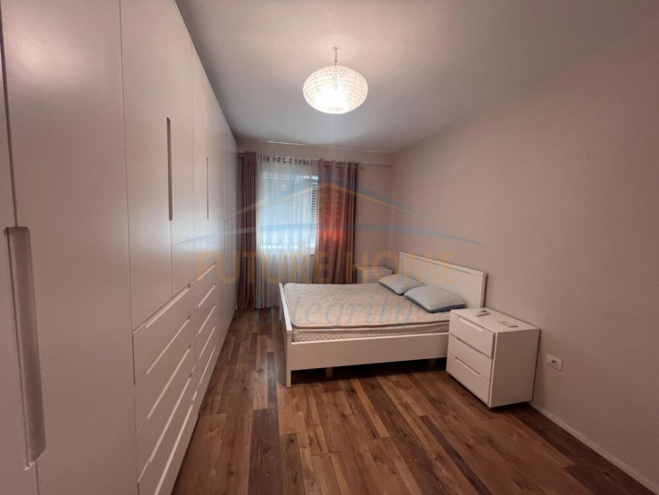 Tirane, jepet me qera apartament 1+1 Kati 4, 70 m² 600 € (Dritan Hoxha)