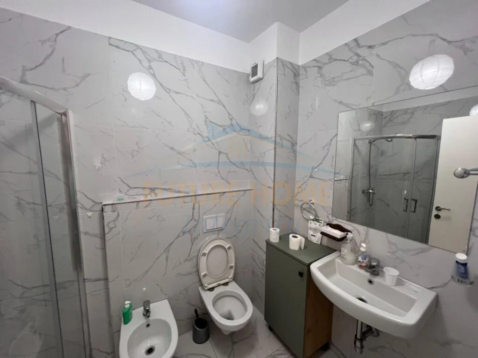 Tirane, jepet me qera apartament 1+1+Ballkon Kati 4, 70 m² 600 € (dritan hoxha)
