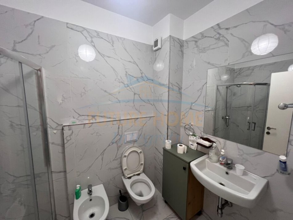 Tirane, jepet me qera apartament 1+1 Kati 4, 70 m² 600 € (Dritan Hoxha)