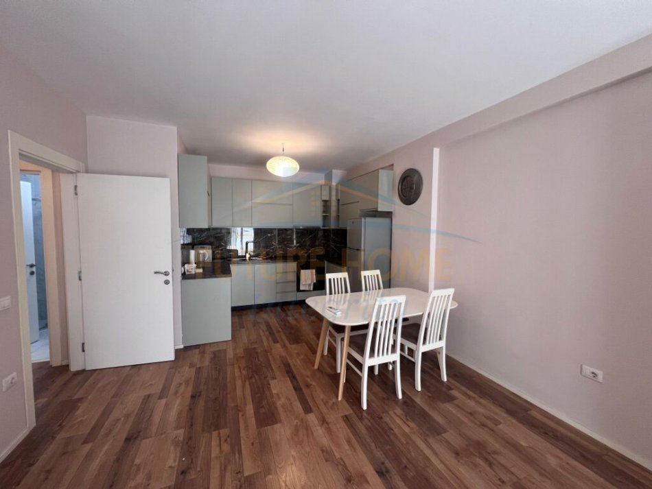 Tirane, jepet me qera apartament 1+1 Kati 4, 70 m² 600 € (Dritan Hoxha)