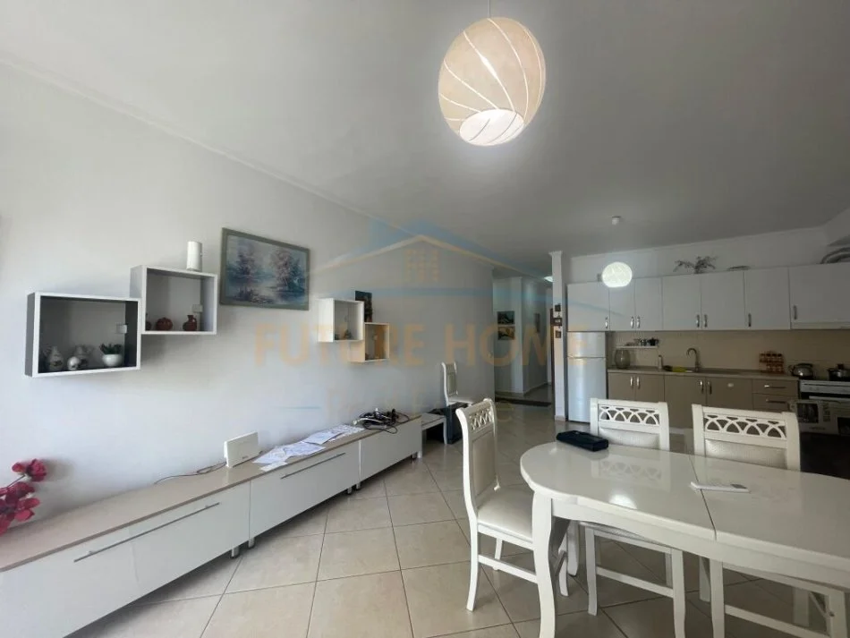 Durres, jepet me qera apartament 2+1+Ballkon Kati 4, 110 m² 600 € (Vollga,Durres)
