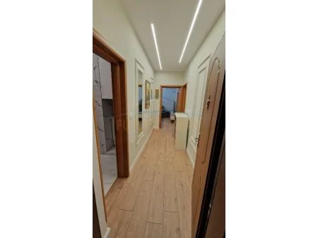 Tirane, jepet me qera apartament 1+1 Kati 3, 57 m² 550 € (Xhamllik, Tiranë AREA44464)