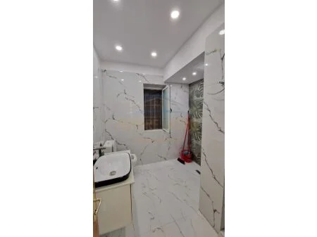 Tirane, jepet me qera apartament 1+1 Kati 3, 57 m² 550 € (Xhamllik, Tiranë AREA44464)