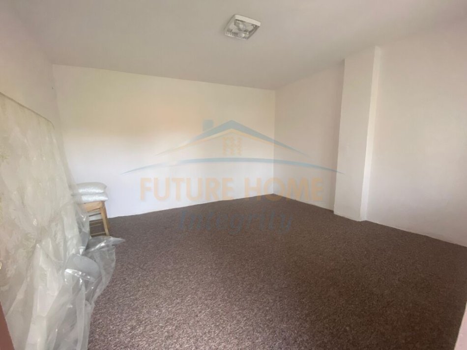 Tirane, jepet me qera apartament 1+1 bosh Pazari i Ri
