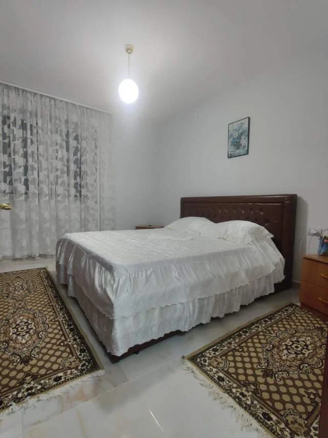 Tirane, jepet me qera apartament 1+1+Aneks+Ballkon Kati 3, 60 m² 350 € (Rruga Kongresi i Manastirit)