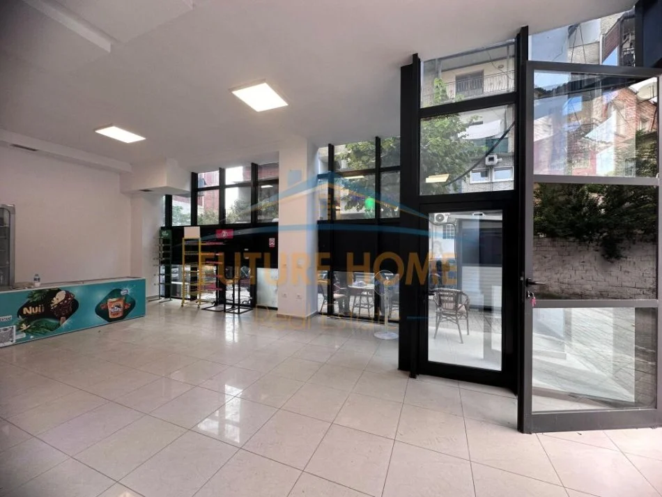 Tirane, jepet me qera ambjent biznesi Kati 0, 97 m² 1.000 € (Brryli)