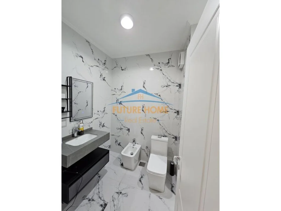 Tirane, shes apartament 2+1+Ballkon Kati 2, 124 m² 295.000 € (Rruga Hiqmet Buzi)