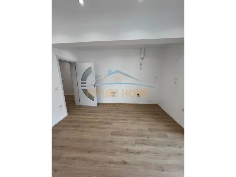 Tirane, shitet apartament 2+1+Ballkon Kati 3, 77 m² 149.000 € (Brryli)