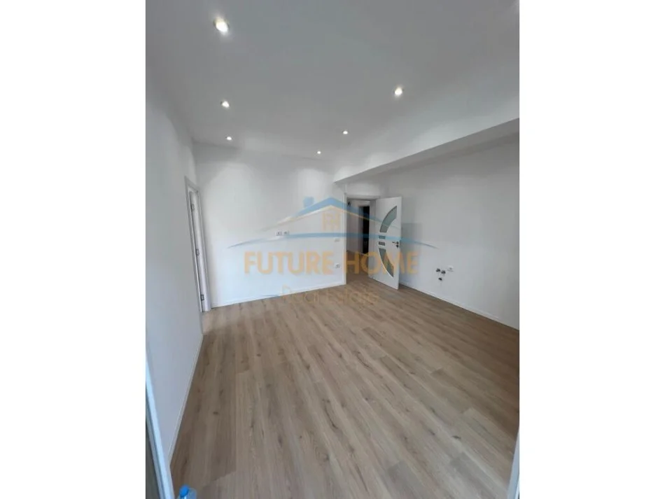 Tirane, shitet apartament 2+1+Ballkon Kati 3, 77 m² 149.000 € (Brryli)