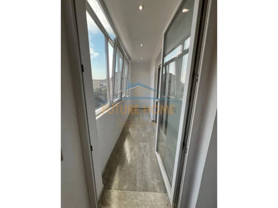 Tirane, shitet apartament 2+1+Ballkon Kati 3, 77 m² 149.000 € (Brryli)