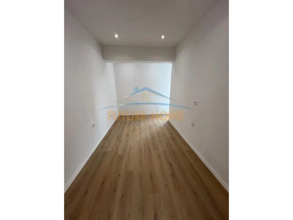Tirane, shitet apartament 2+1+Ballkon Kati 3, 77 m² 149.000 € (Brryli)