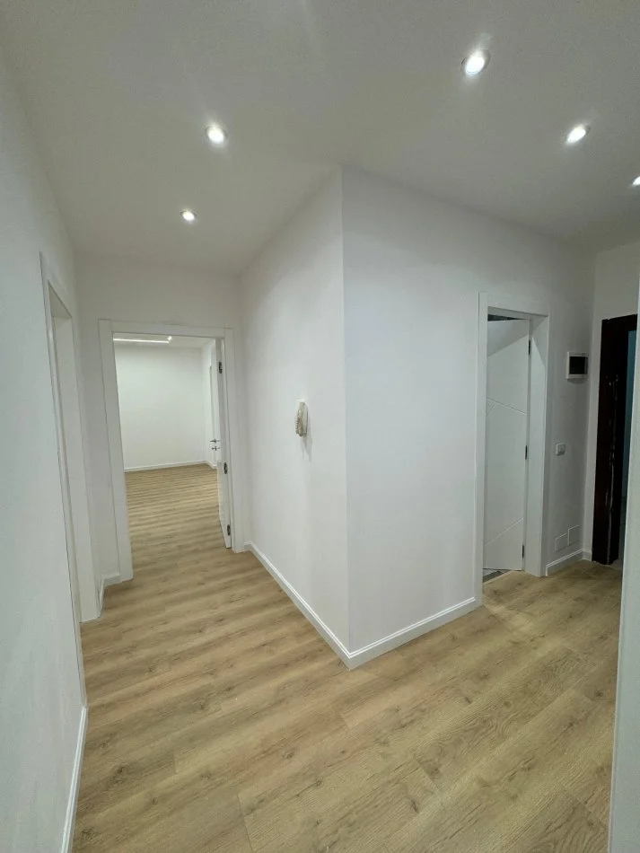 Tirane, shes apartament 2+1+Ballkon Kati 2, 105 m² 170.000 € (Kodra e Diellit)