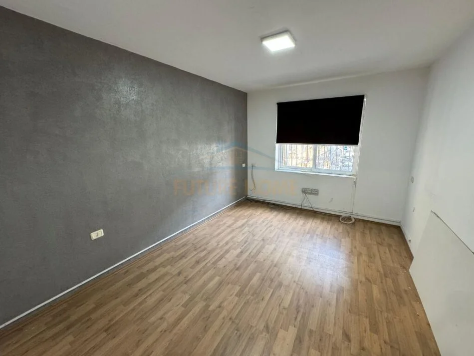 Tirane, jepet me qera apartament 2+1 Kati 2, 120 m² 800 € (Blloku)