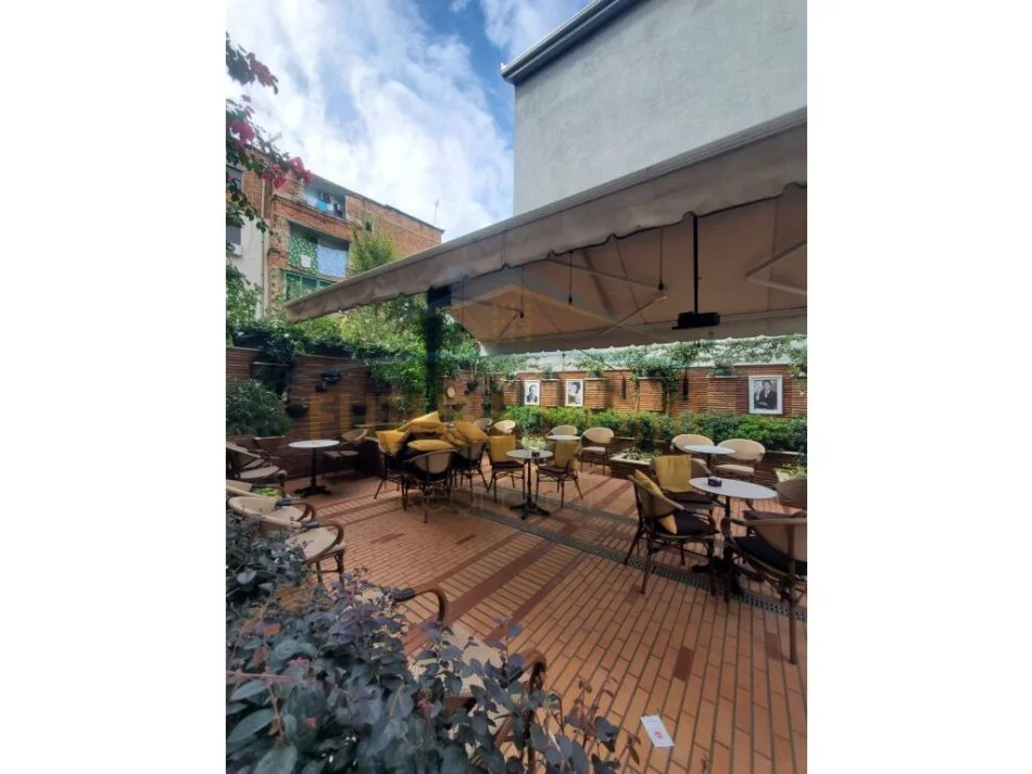 Tirane, jepet me qera ambjent biznesi Kati 0, 120 m² 500 € 