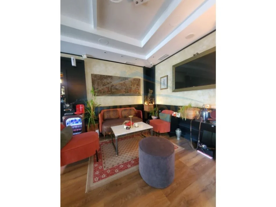 Tirane, jepet me qera ambjent biznesi Kati 0, 120 m² 500 € 