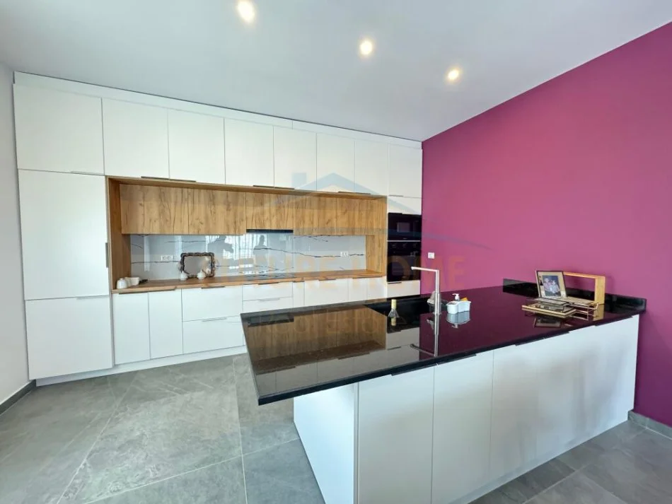 Tirane, jepet me qera apartament duplex 2+1+Aneks+Ballkon Kati 2, 160 m² 450 € 