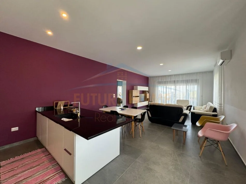 Tirane, jepet me qera apartament duplex 2+1+Aneks+Ballkon Kati 2, 160 m² 450 € 