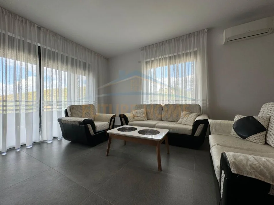 Tirane, jepet me qera apartament duplex 2+1+Aneks+Ballkon Kati 2, 160 m² 450 € 