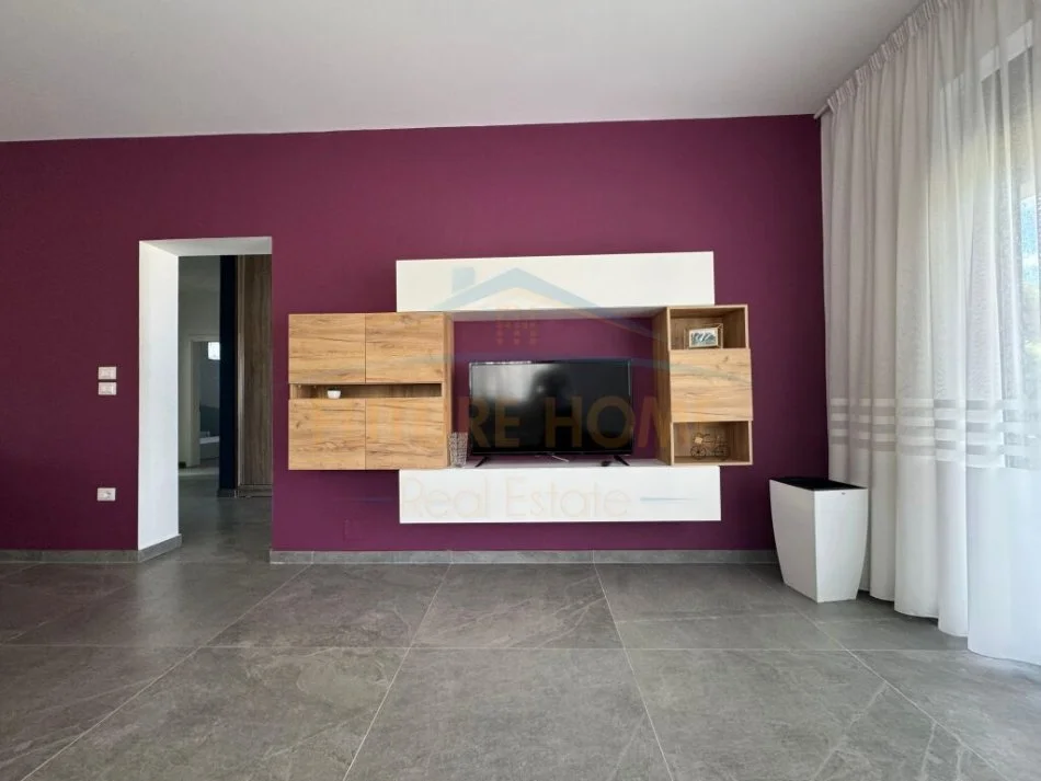 Tirane, jepet me qera apartament duplex 2+1+Aneks+Ballkon Kati 2, 160 m² 450 € 