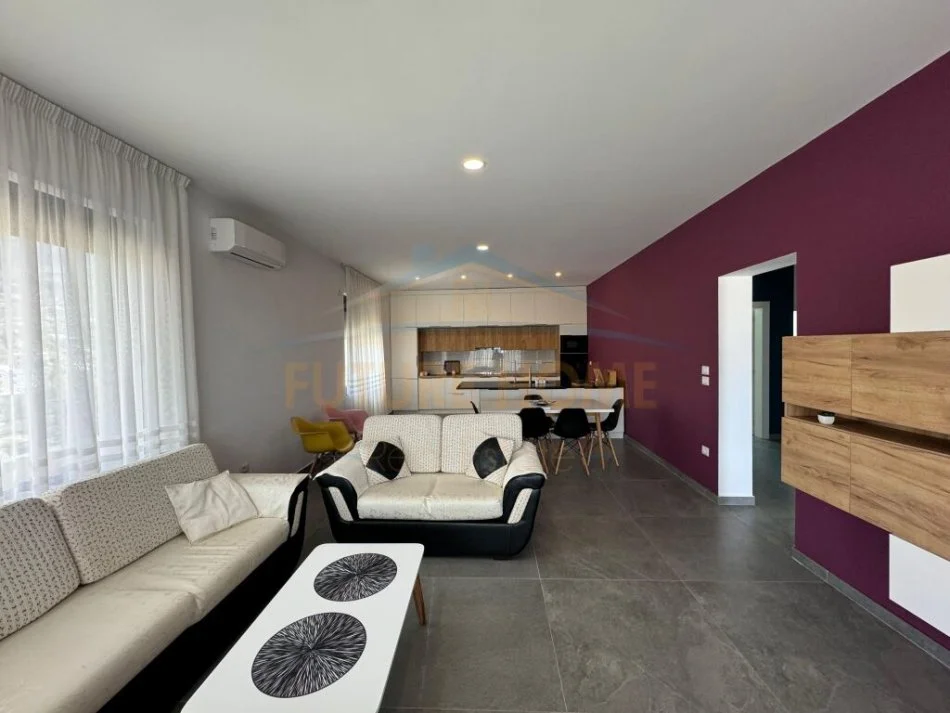 Tirane, jepet me qera apartament duplex 2+1+Aneks+Ballkon Kati 2, 160 m² 450 € 