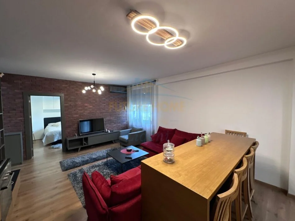 Tirane, jepet me qera apartament 2+1+Ballkon Kati 3, 80 m² 800 € (Shkolla e Baletit)