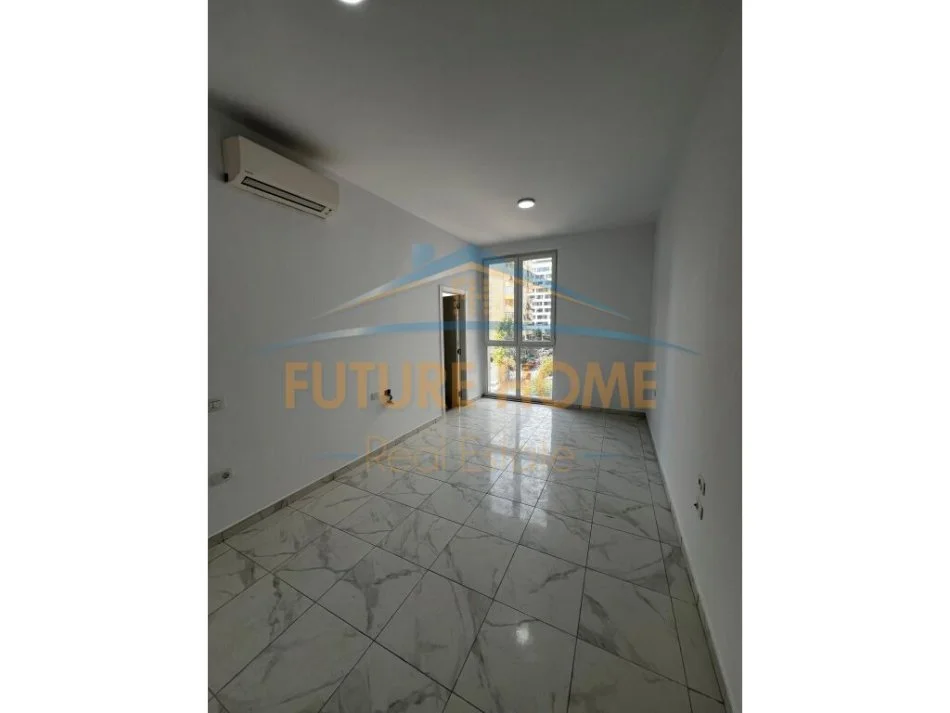 Tirane, shitet apartament 3+1+Aneks+Ballkon Kati 2, 111 m² 222.000 € 