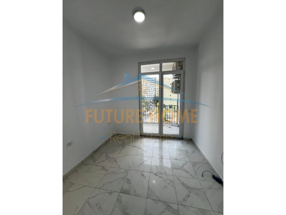 Tirane, shitet apartament 3+1+Aneks+Ballkon Kati 2, 111 m² 222.000 € 