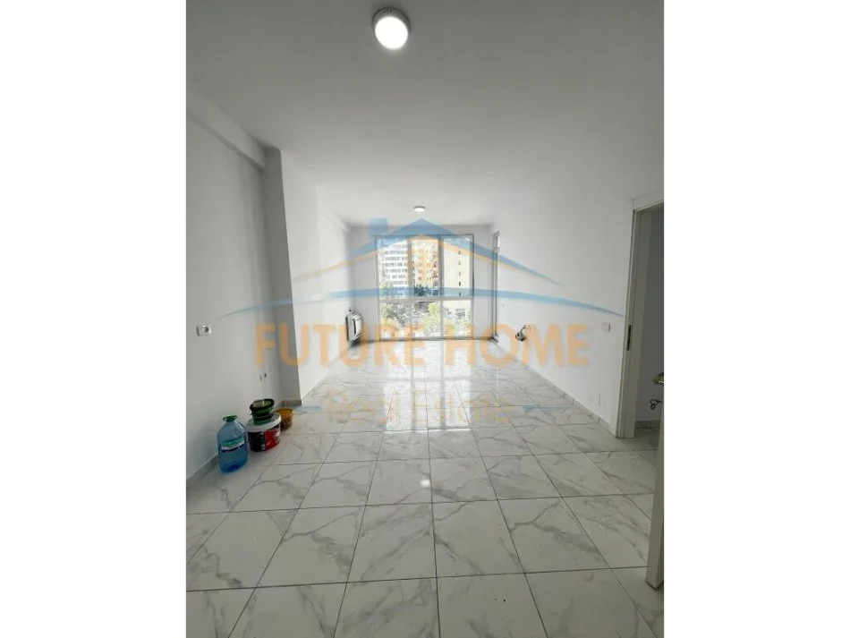 Tirane, shitet apartament 3+1+Aneks+Ballkon Kati 2, 111 m² 222.000 € 