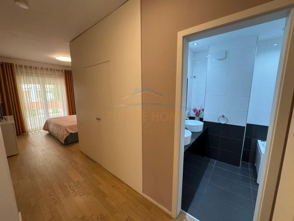 Tirane, jepet me qera apartament 2+1+Aneks+Ballkon Kati 2, 186 m² 1.500 € (Sauk)