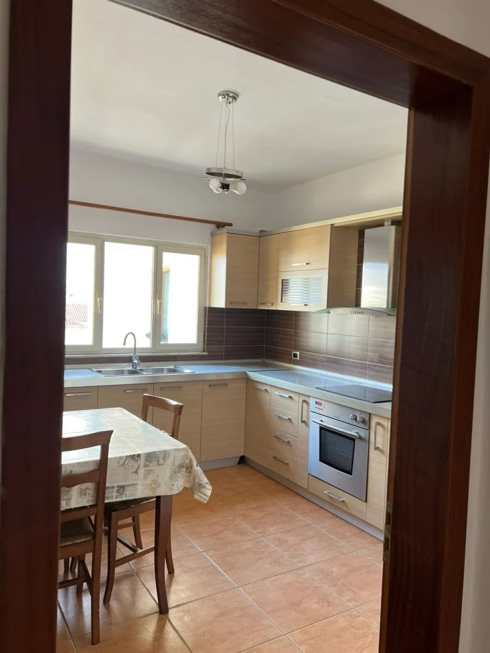 Tirane, jepet me qera apartament 1+1 Kati 5, 550 € 